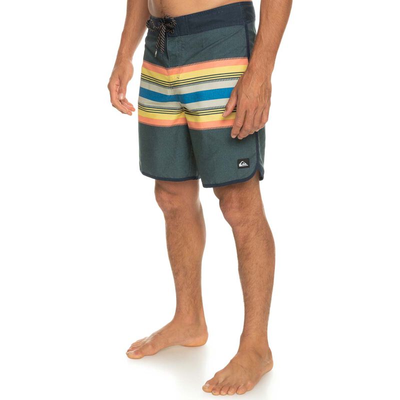 Quiksilver Everyday Scallop 19 Boardshort image number 4