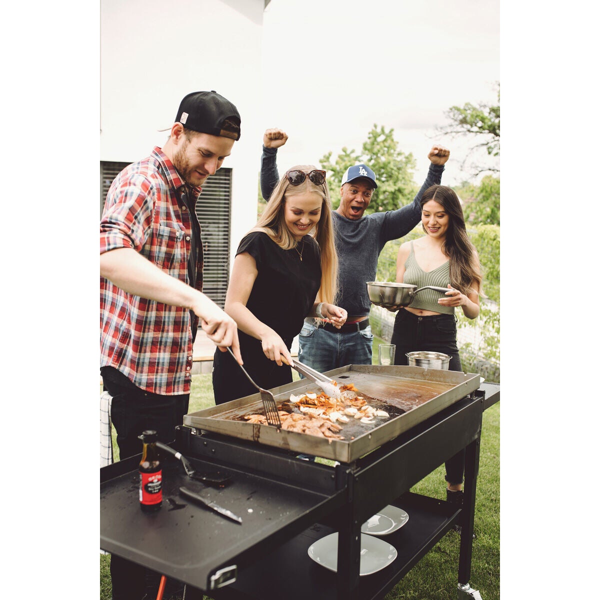 Razor 4-Burner Griddle with folding shelves