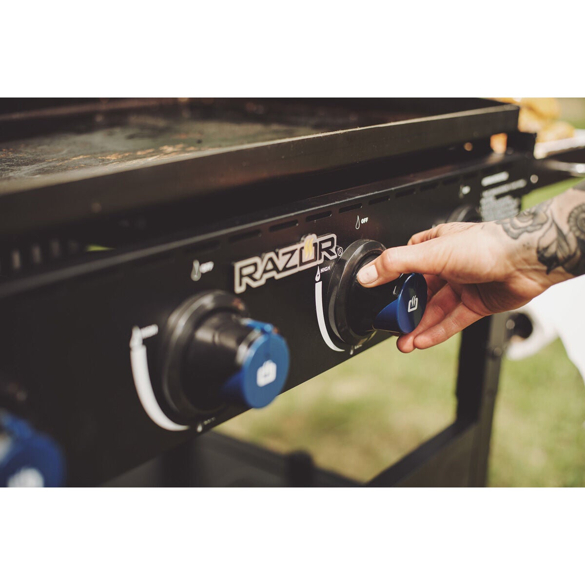 Razor 4-Burner Griddle with folding shelves