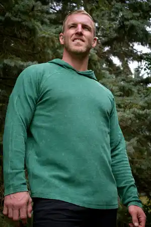 <div class="bison-label-tops">
Tops <span class="bison-arrow-tops">›</span>
</div>
<style>
.bison-label-tops {
text-align: center;
background: #304943;
color: #ffffff;
font-weight: 700;
font-size: 16px;
padding: 12px 14px;
margin-top: 0;
cursor: pointer;
border-bottom: 4px solid #302E2D;
transition: all .2s ease;
}
.bison-label-tops:hover {
filter: brightness(90%);
}
.bison-arrow-tops {
display: inline-block;
margin-left: 7px;
font-size: 20px;
line-height: 1;
transition: transform .2s ease;
}
.bison-label-tops:hover .bison-arrow-tops {
transform: translateX(4px);
}
</style>