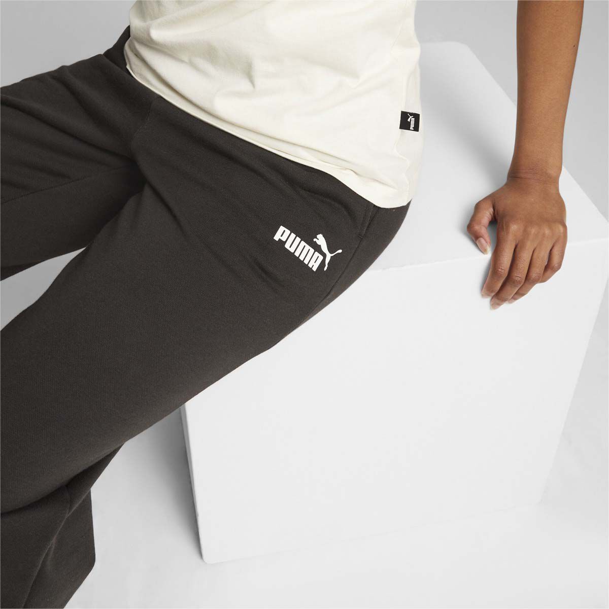 Puma Women's ESS+ Straight Leg Small Logo Pants Fleece Athletic Apparel