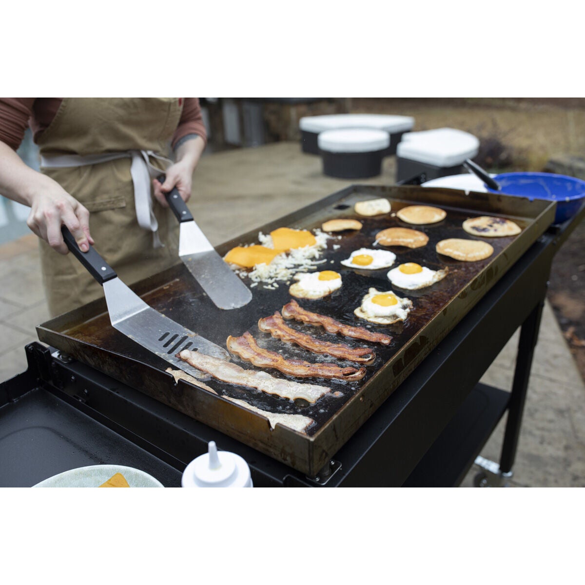 Razor 4-Burner Griddle with folding shelves